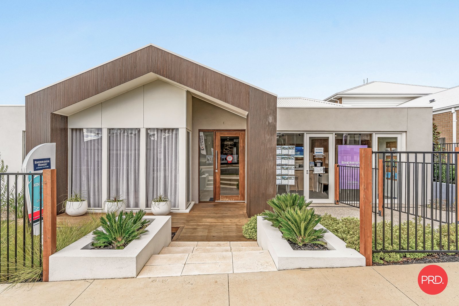 8 Neon Crescent STRATHFIELDSAYE 1