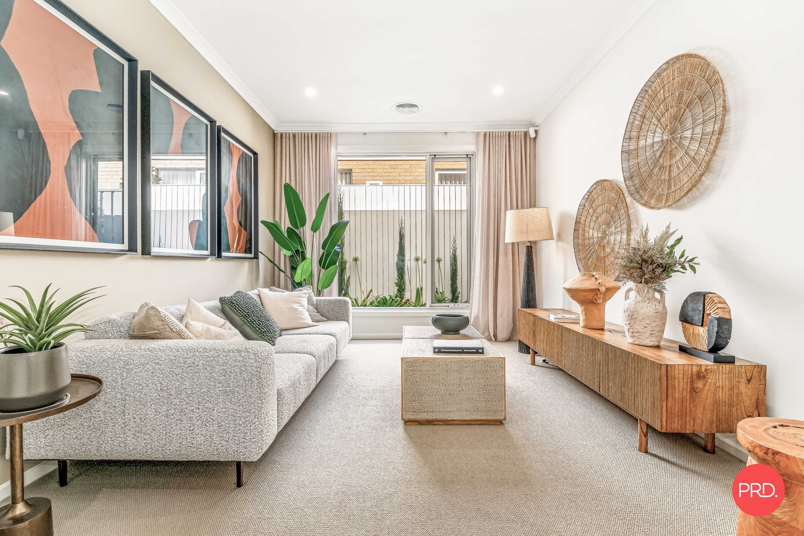 8 Neon Crescent STRATHFIELDSAYE 2