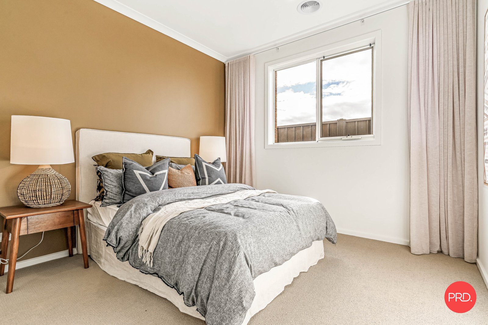 8 Neon Crescent STRATHFIELDSAYE 12