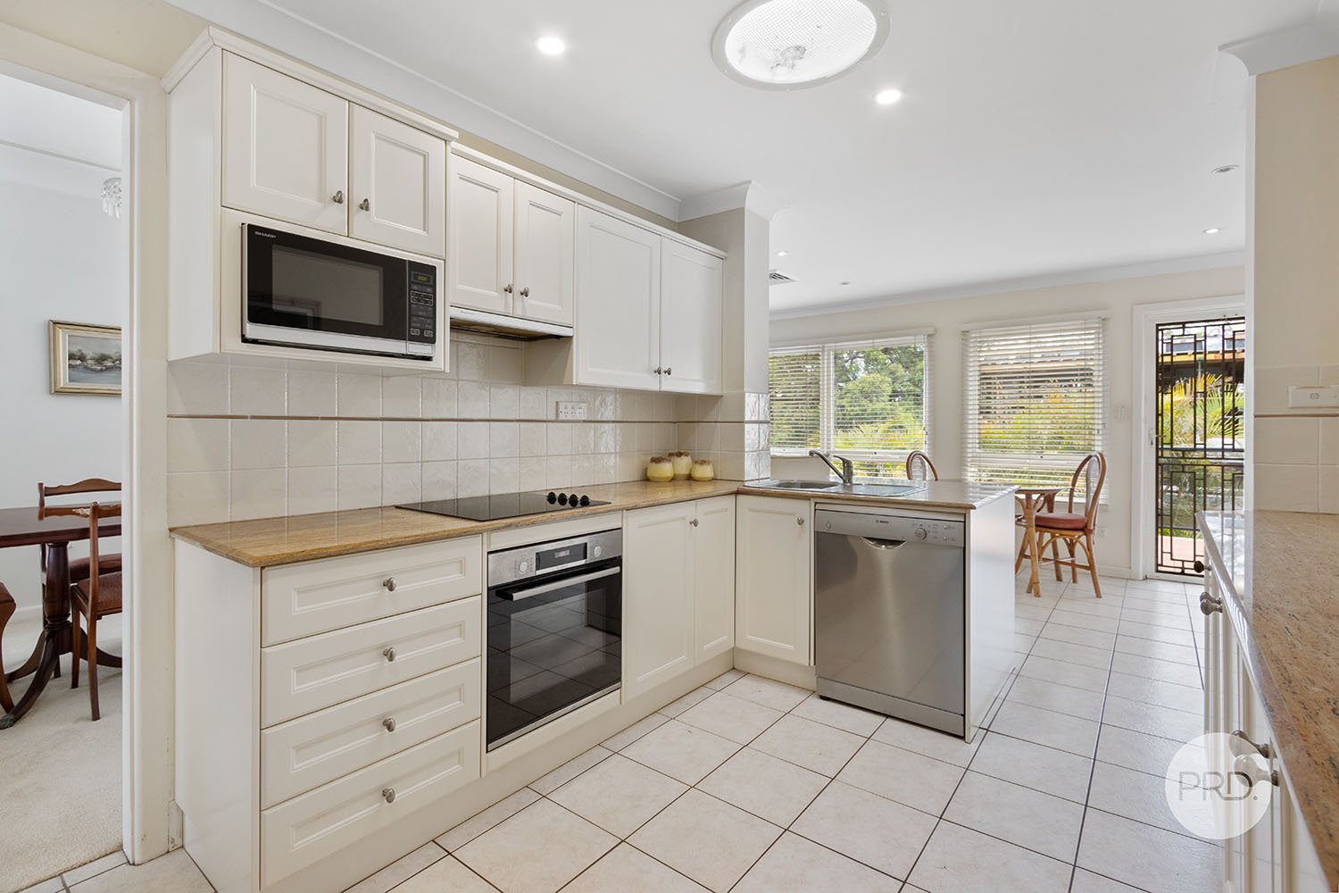 8 Neville Street OATLEY 4