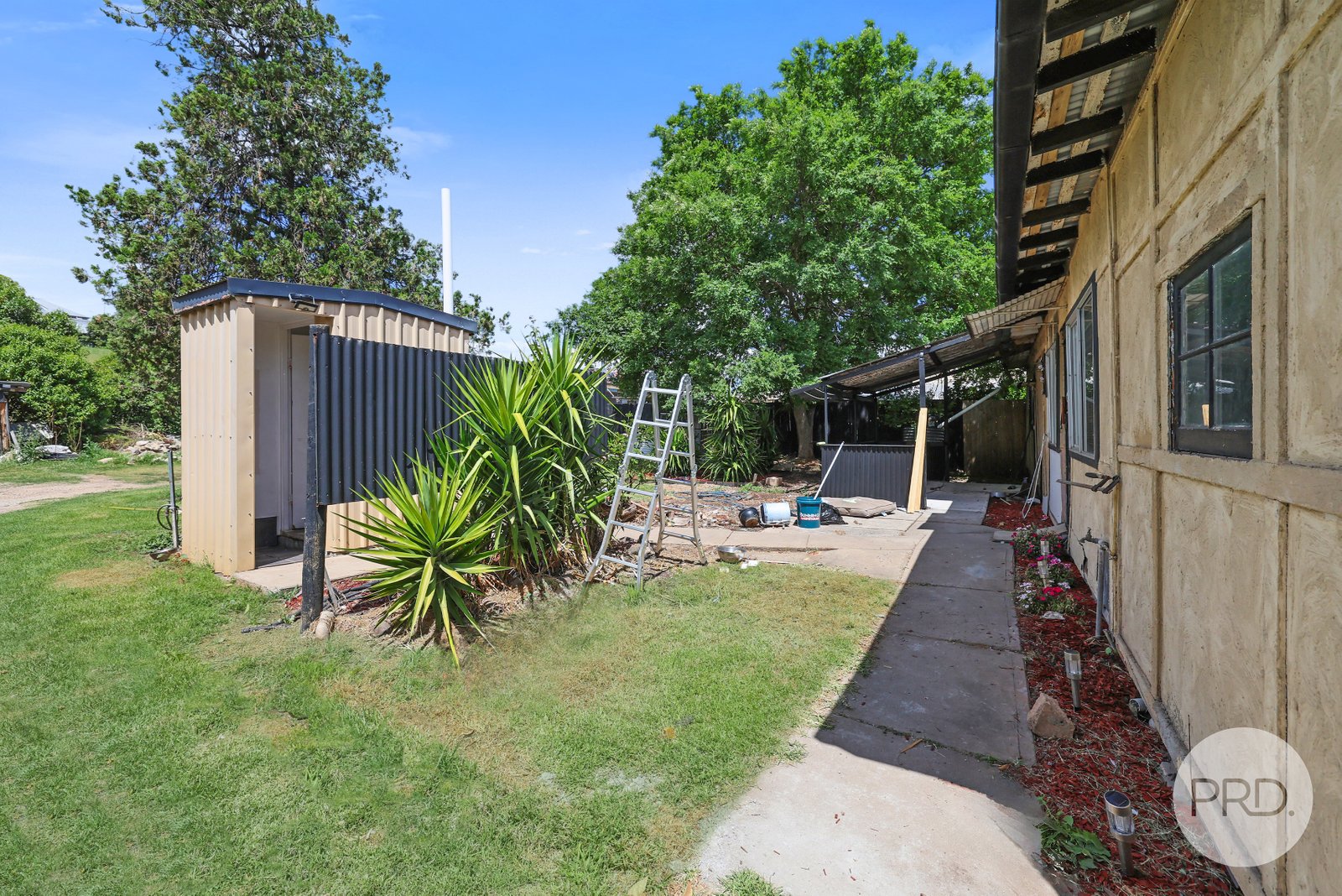 8 New England Highway WILLOW TREE 14