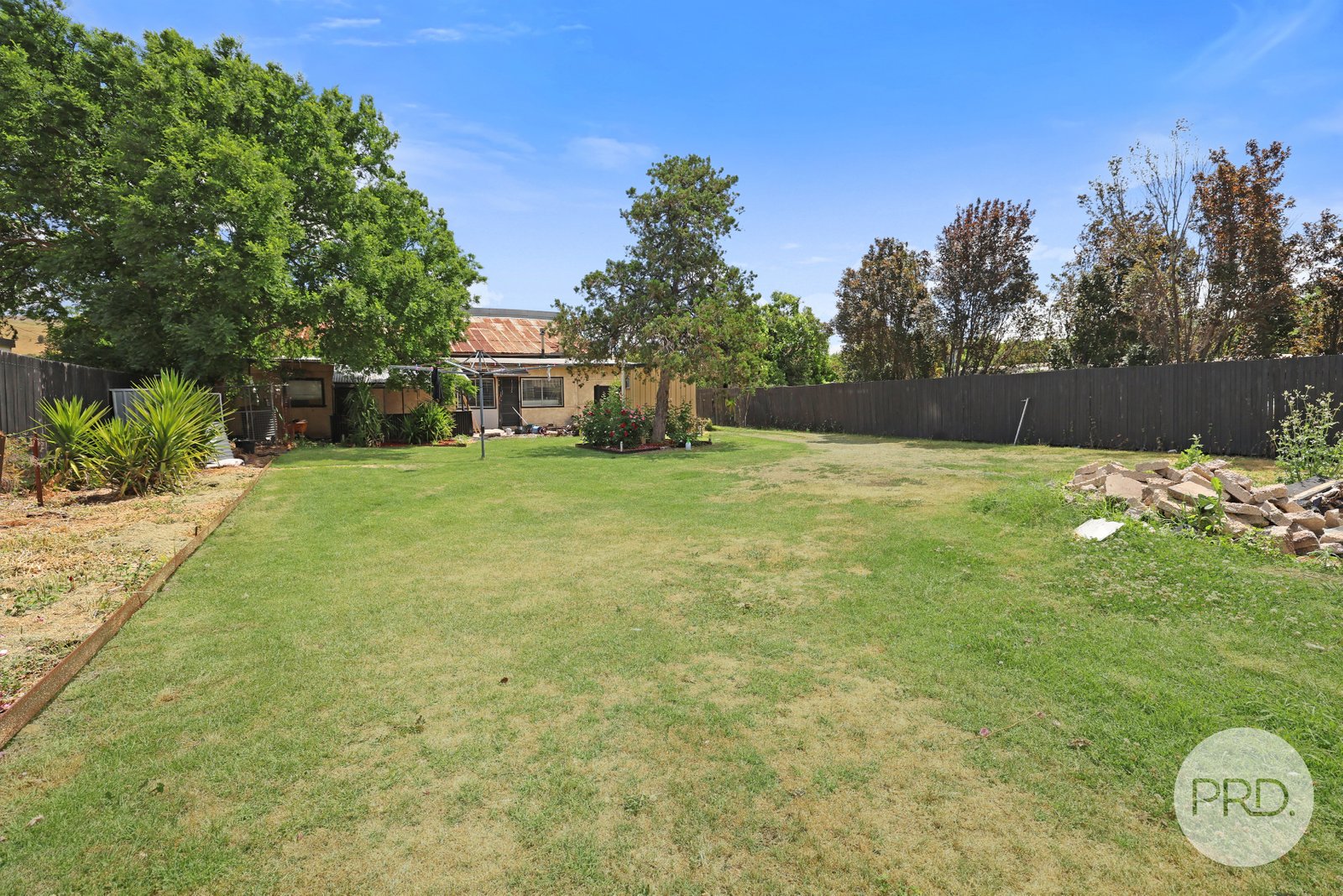 8 New England Highway WILLOW TREE 16