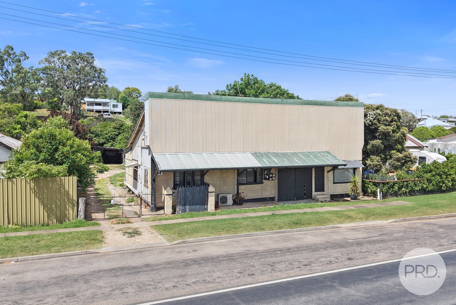 8 New England Highway WILLOW TREE 18