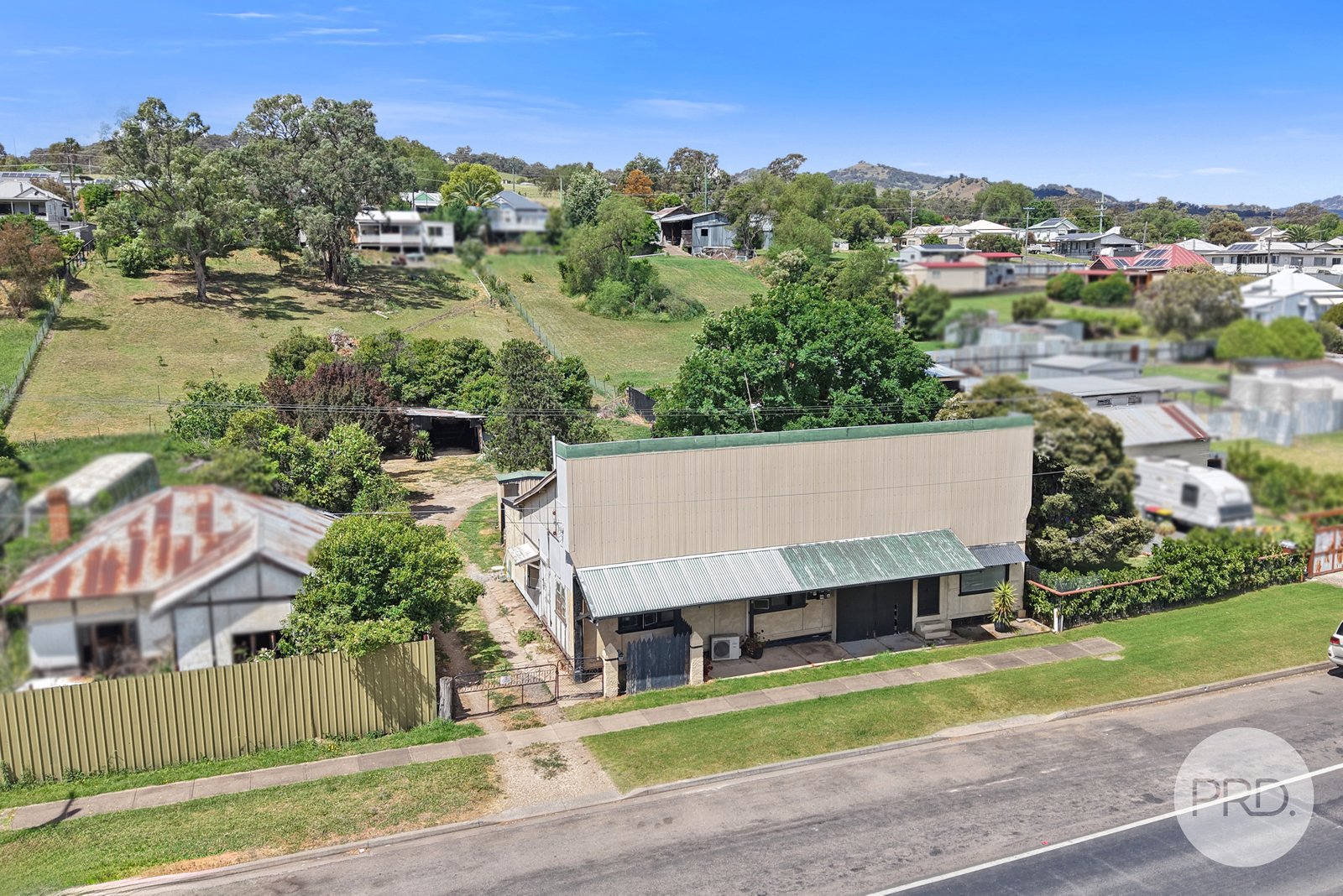 8 New England Highway WILLOW TREE 19