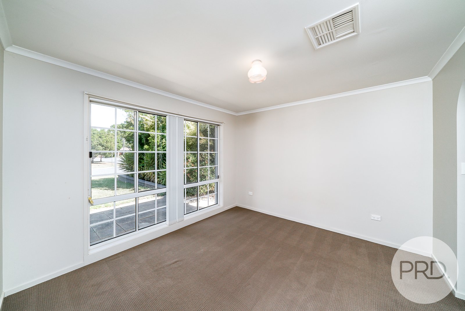 8 Nicholi Crescent LAKE ALBERT 7