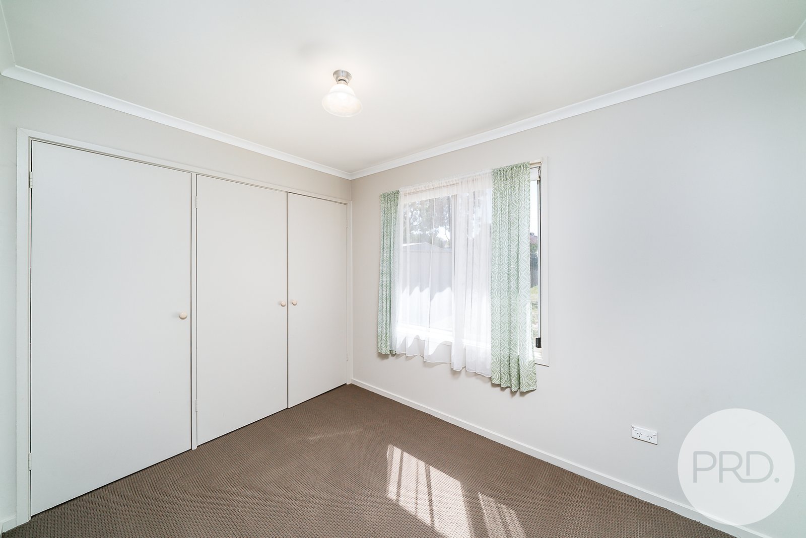 8 Nicholi Crescent LAKE ALBERT 10