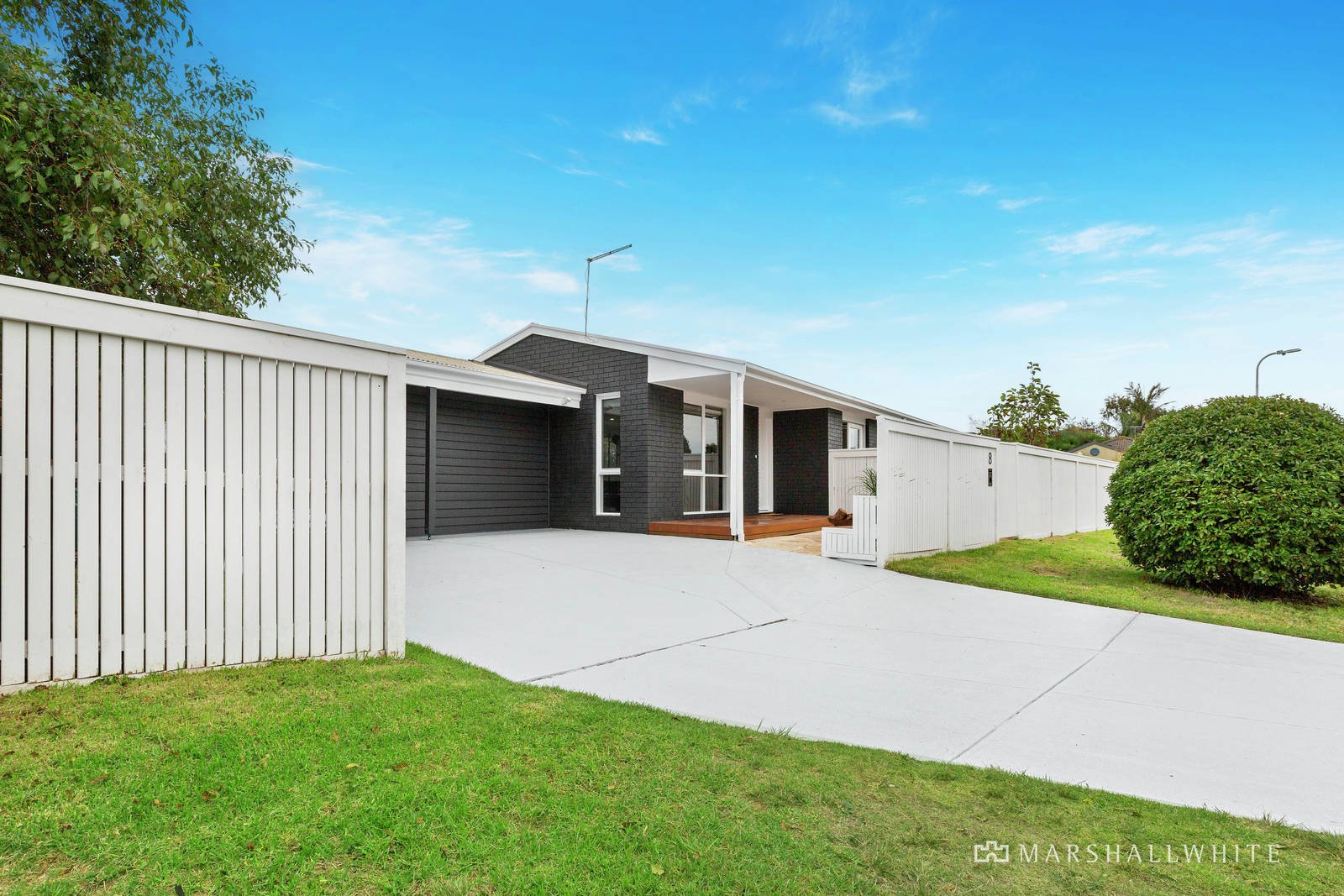 8 Nichols Drive, Mornington, VIC