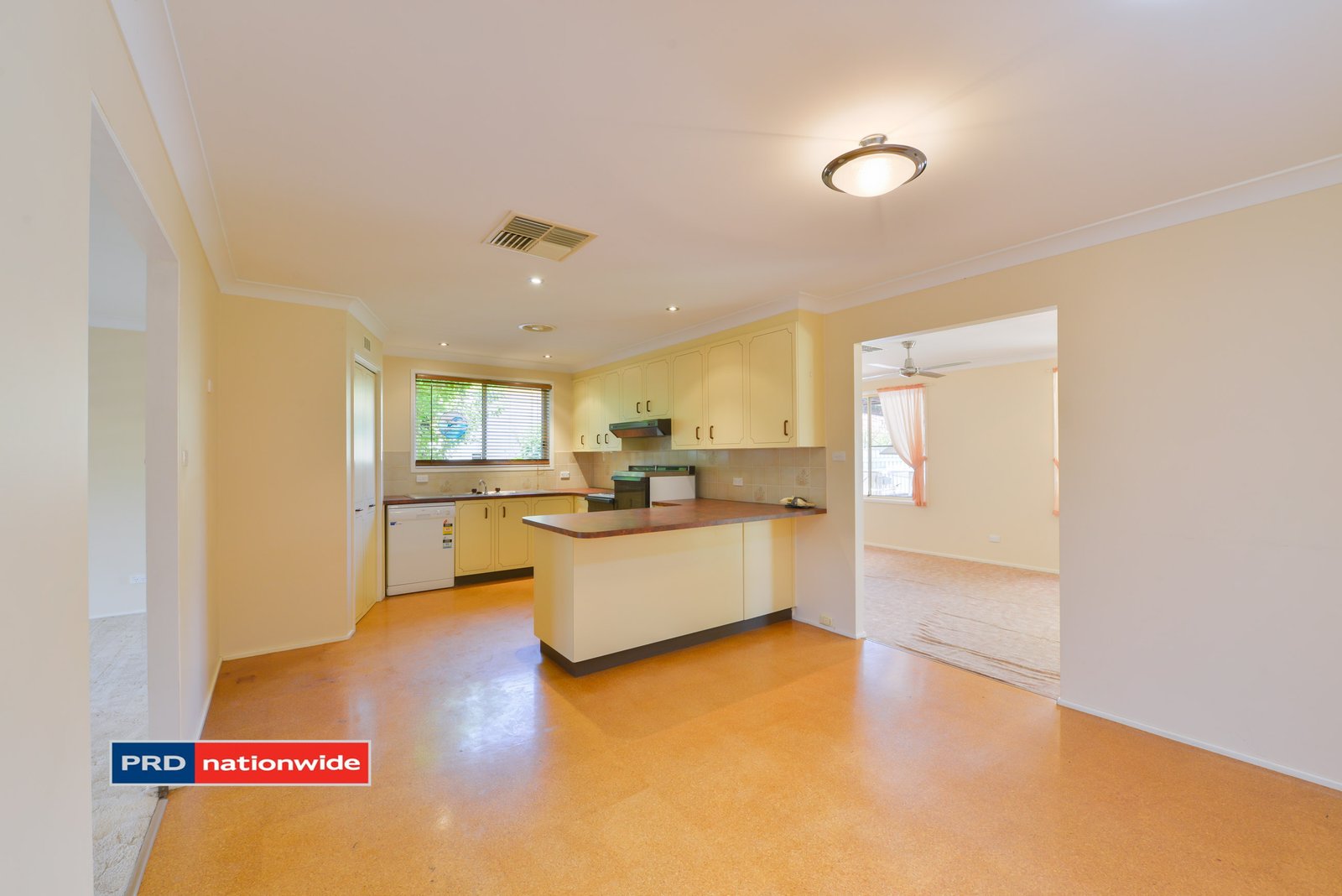 8 Noonga Crescent TAMWORTH 4