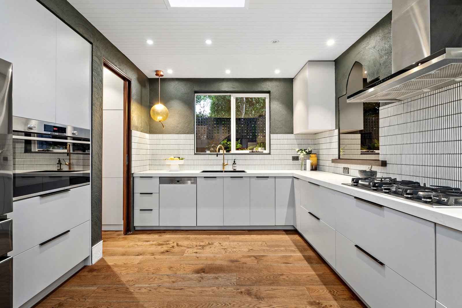 8 Nyora Grove, Caulfield North, 3161