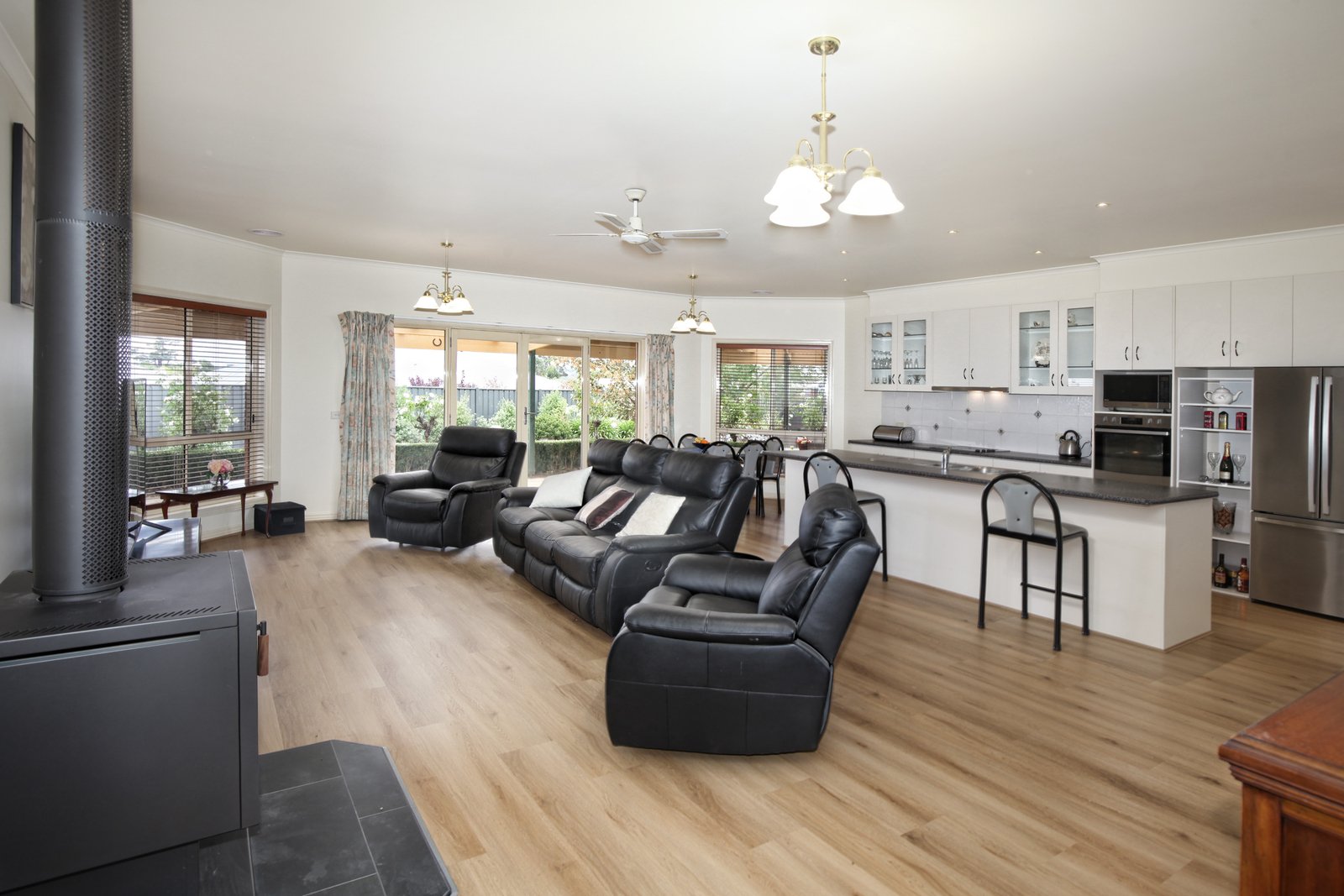 Real Estate and Property in 8 Oak Ridge Court, Kyneton, VIC