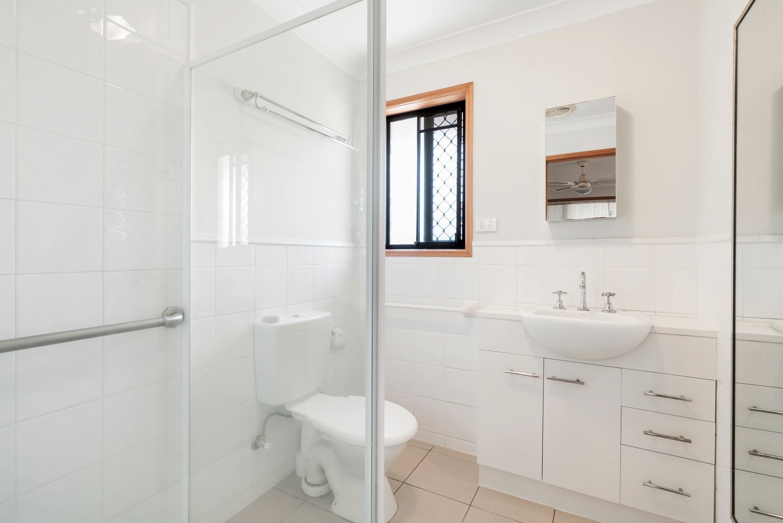 8 Oakland Court BURLEIGH WATERS 9