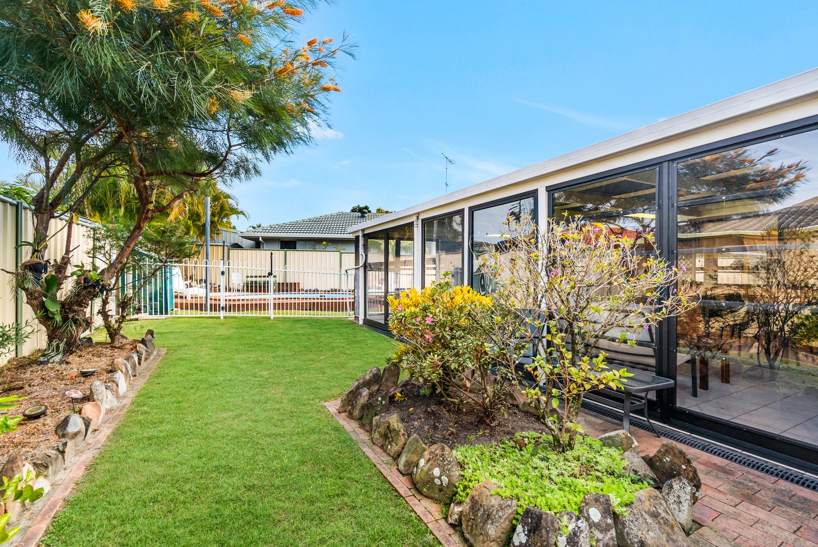 8 Oakland Court BURLEIGH WATERS 11