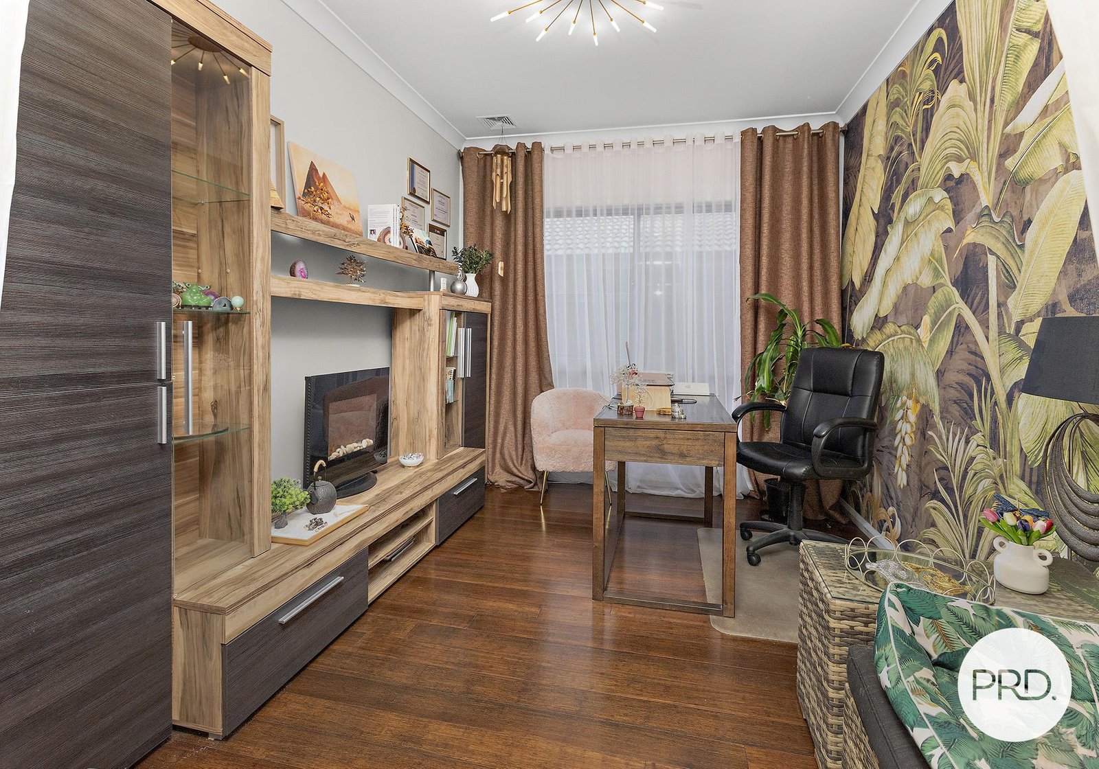 8 Omaroo Place HORSLEY 9
