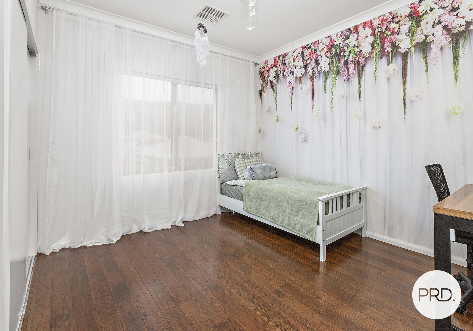8 Omaroo Place HORSLEY 10