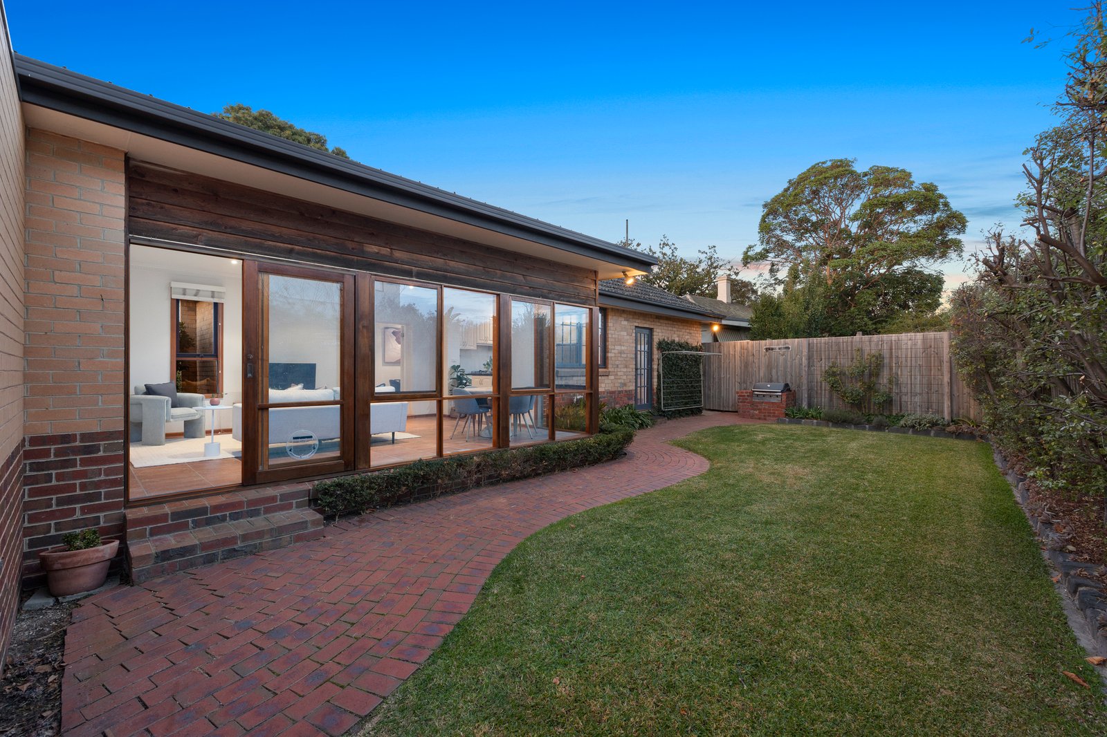 Gallery: 8 Oswald Thomas Avenue