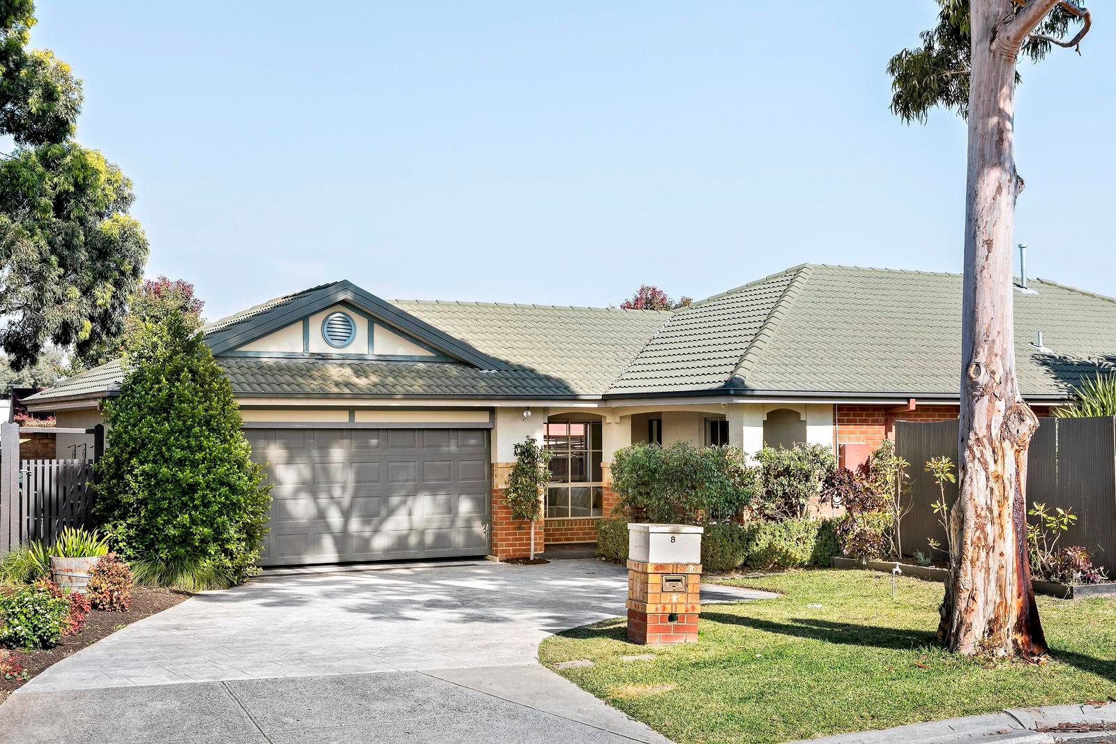 8 Paisley Court, Gowanbrae VIC 3043