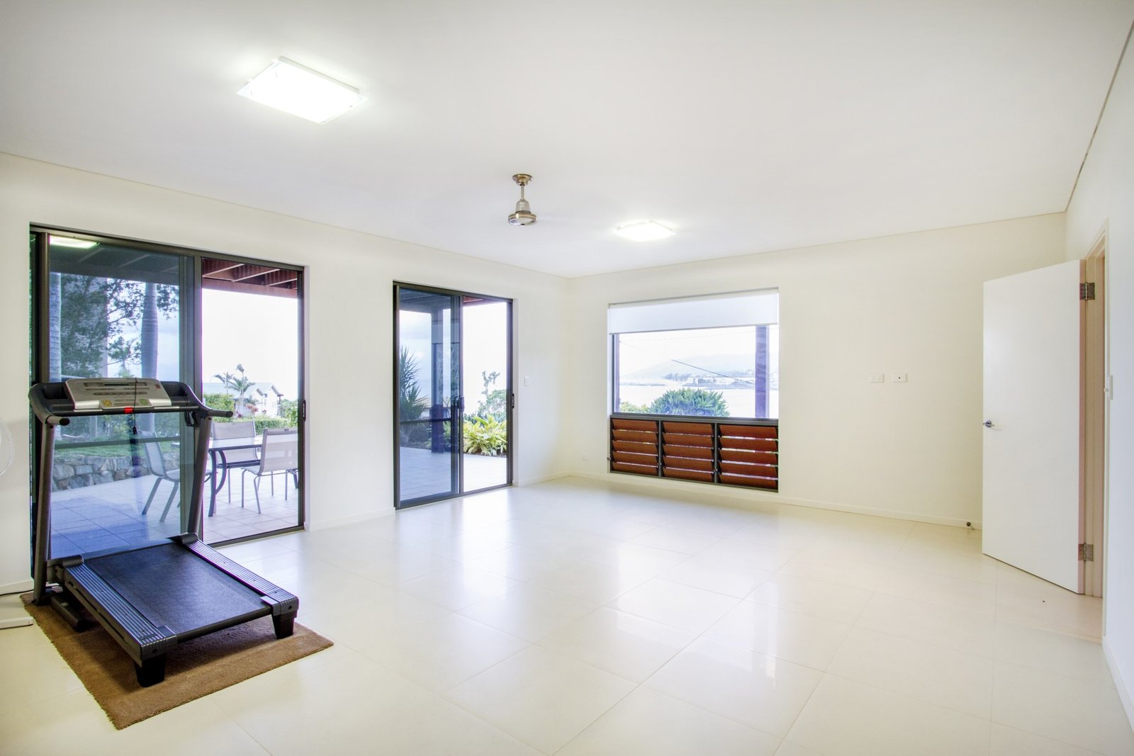 8 Palm Drive CANNONVALE 17