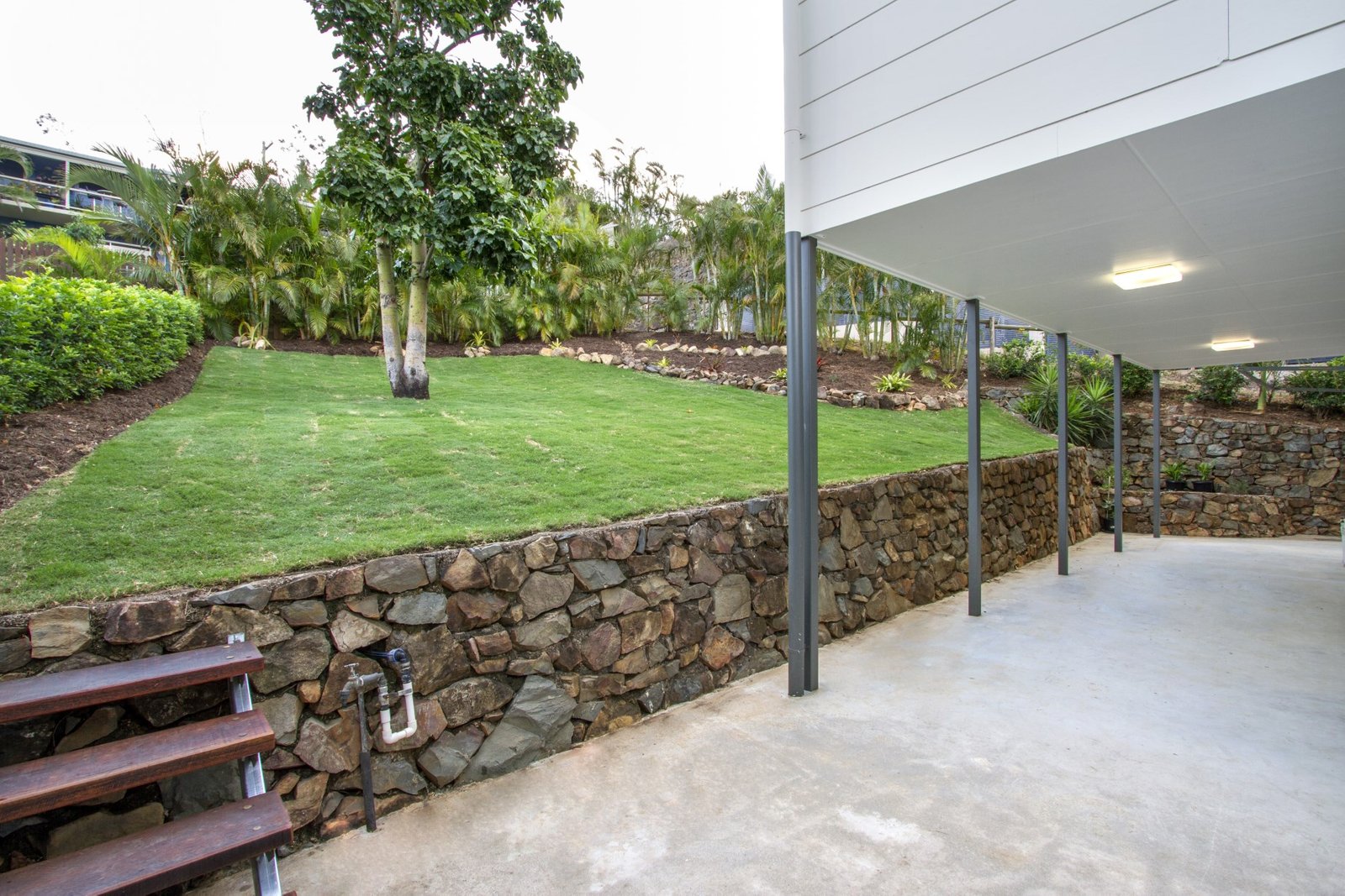 8 Palm Drive CANNONVALE 24