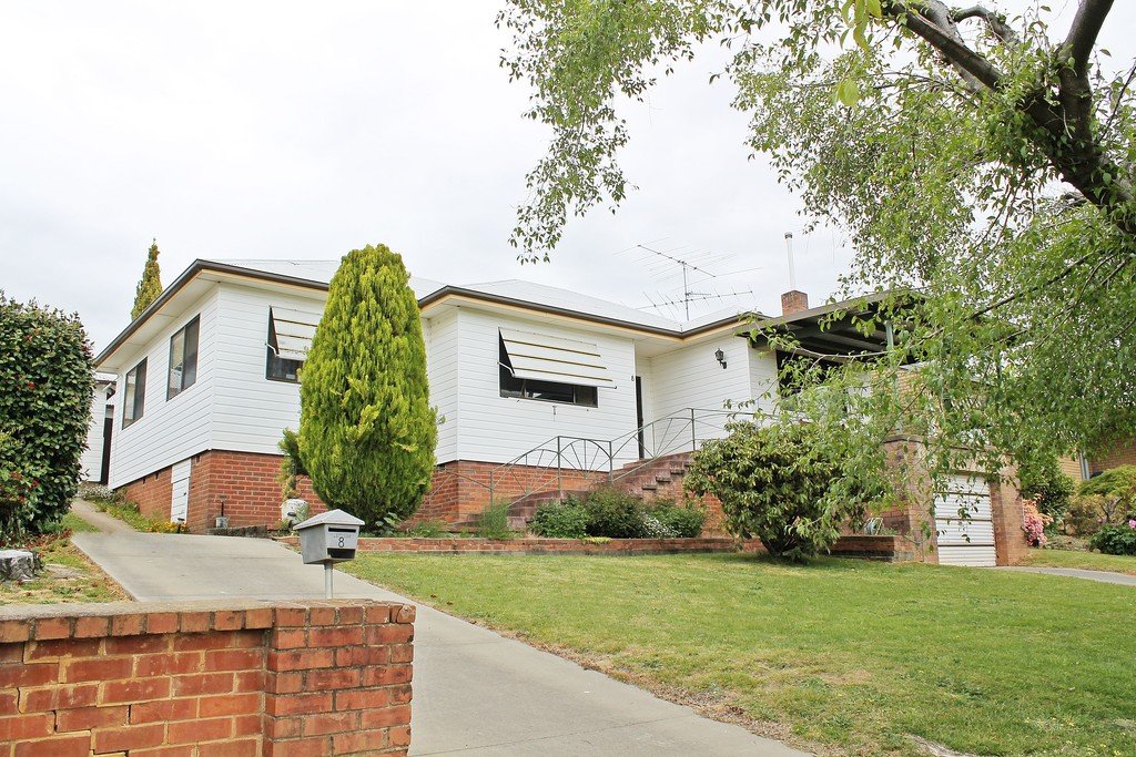 8 Park Street TUMBARUMBA 1