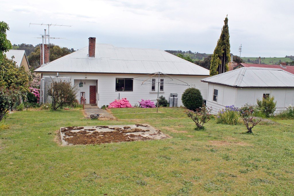 8 Park Street TUMBARUMBA 4