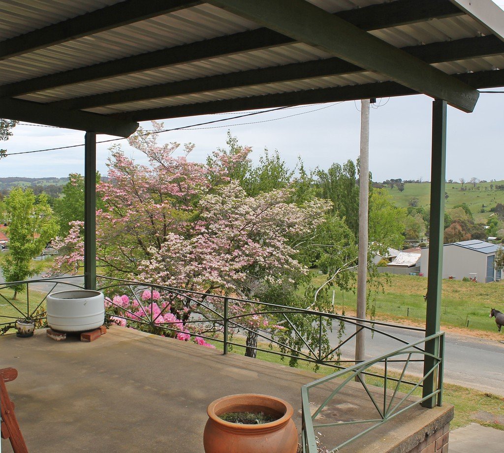 8 Park Street TUMBARUMBA 9