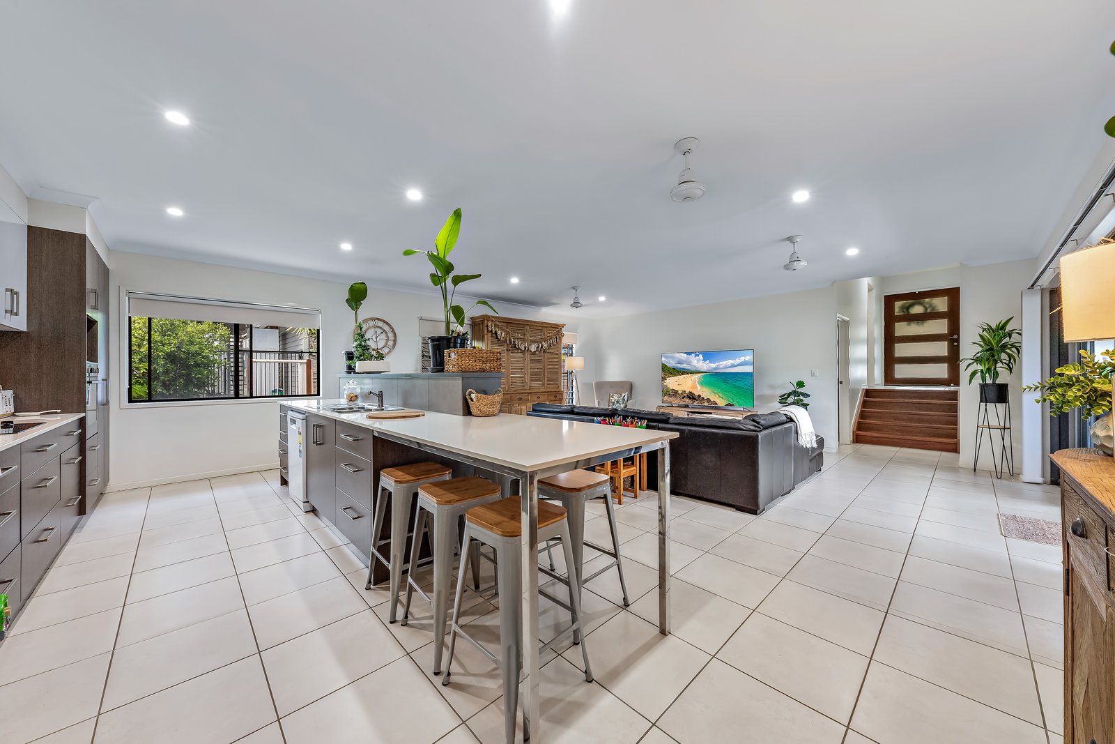 8 Pearl Street CANNONVALE 2