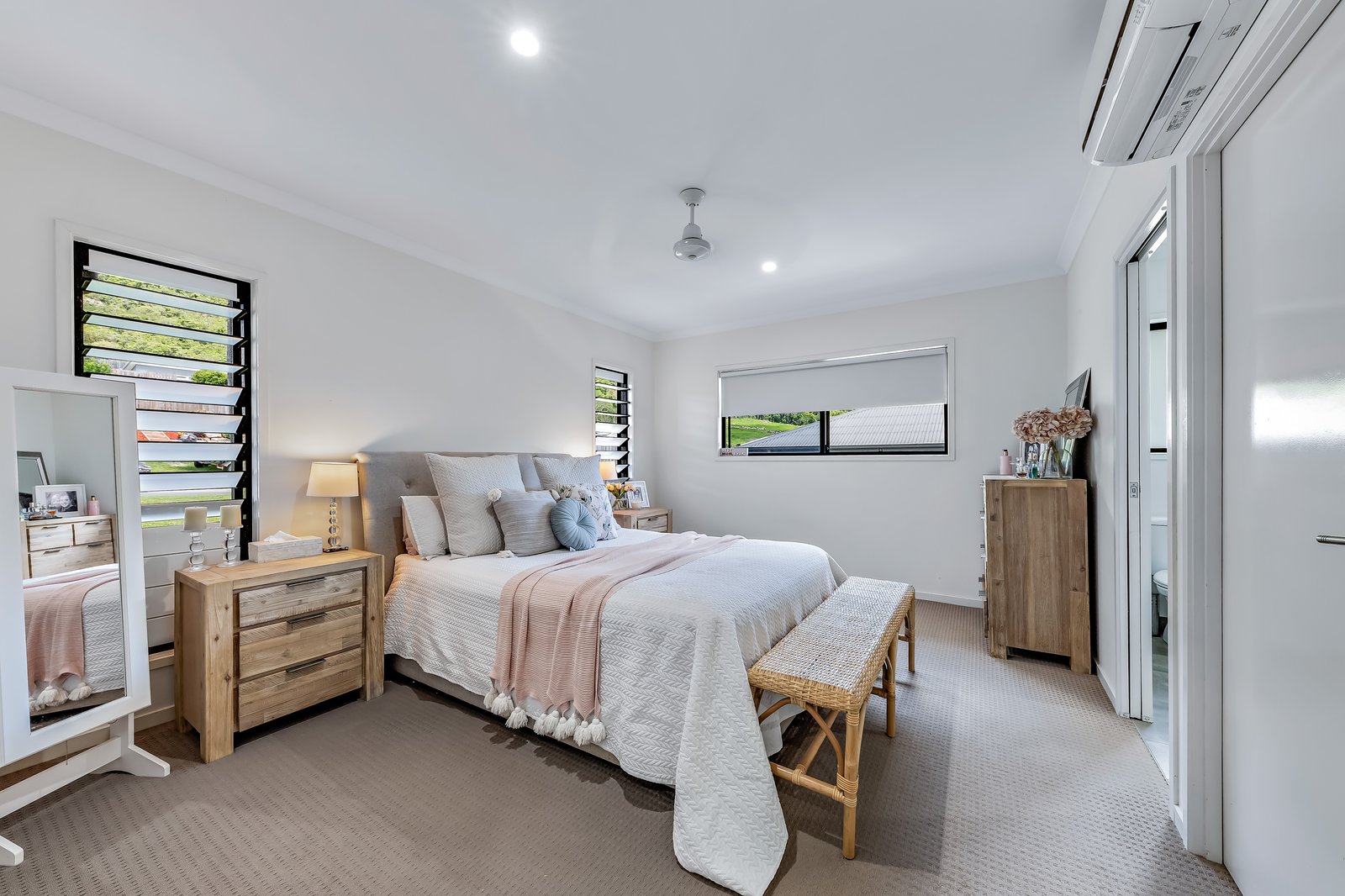 8 Pearl Street CANNONVALE 3