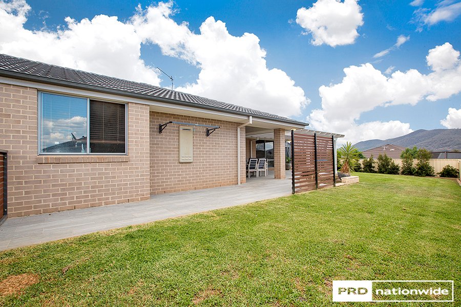 8 Penlee Road TAMWORTH 3