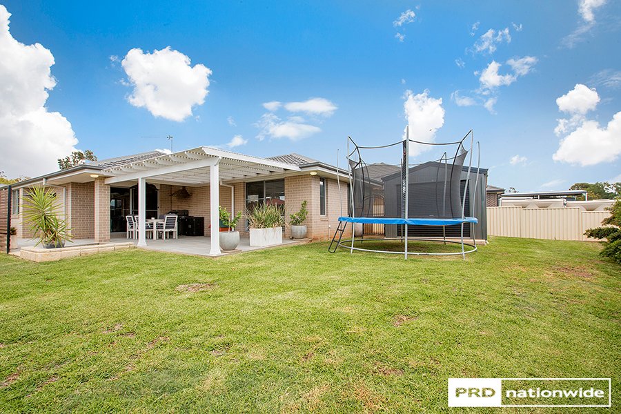 8 Penlee Road TAMWORTH 4