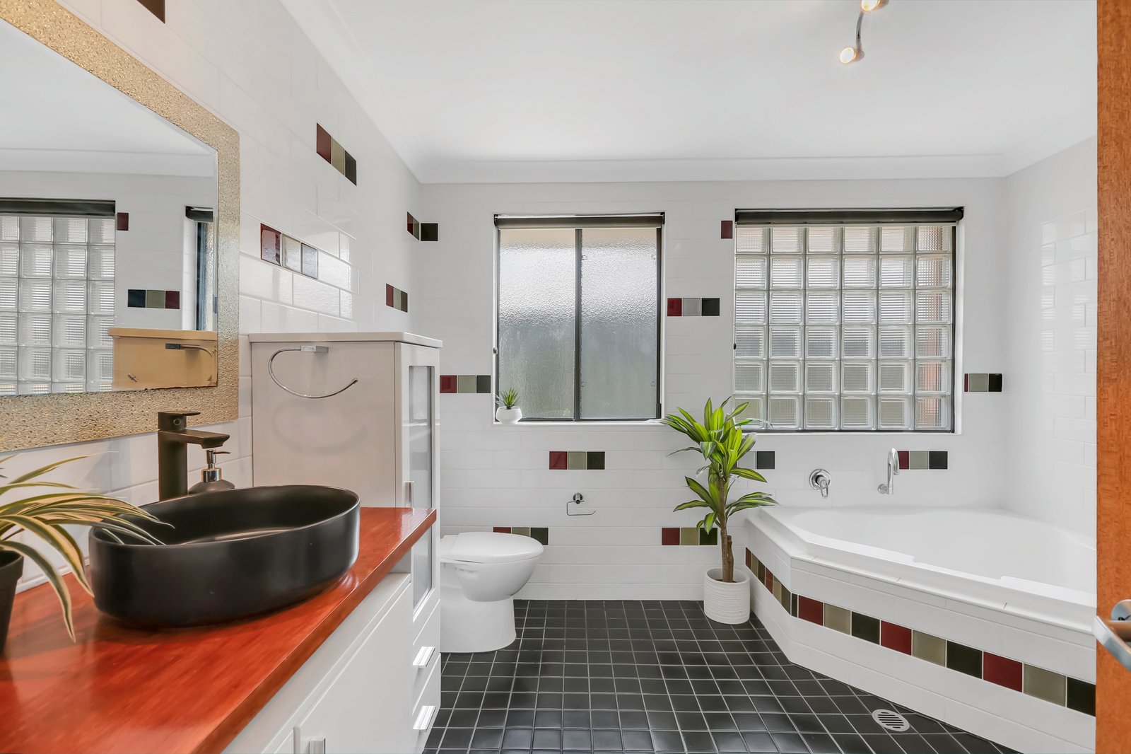 8 Penrose Drive AVONDALE 9