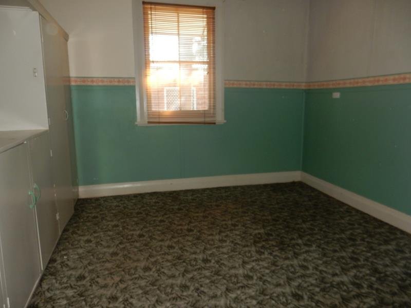 8 Phillip Street TAMWORTH 3
