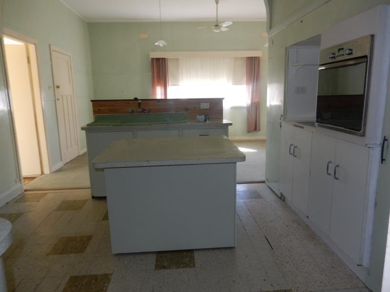 8 Phillip Street TAMWORTH 4