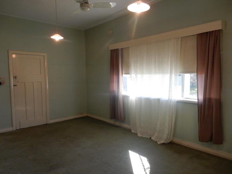 8 Phillip Street TAMWORTH 7