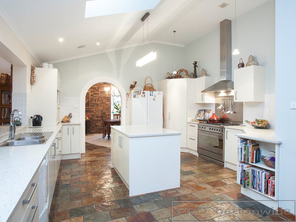 8 Phoenix Close BLACK HILL 3