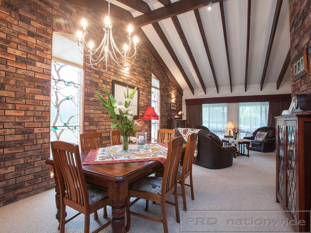 8 Phoenix Close BLACK HILL 4