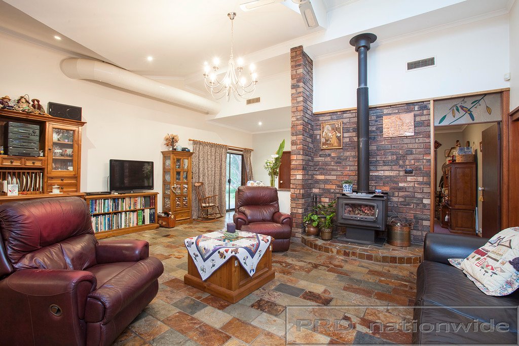 8 Phoenix Close BLACK HILL 6