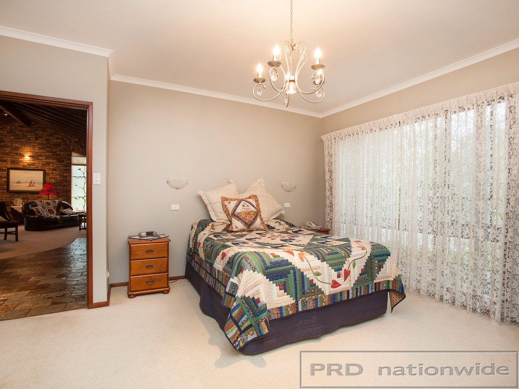 8 Phoenix Close BLACK HILL 9