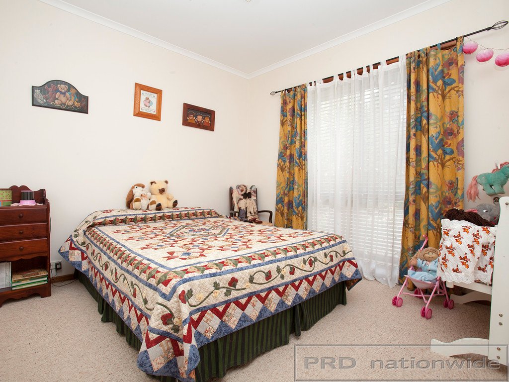 8 Phoenix Close BLACK HILL 11