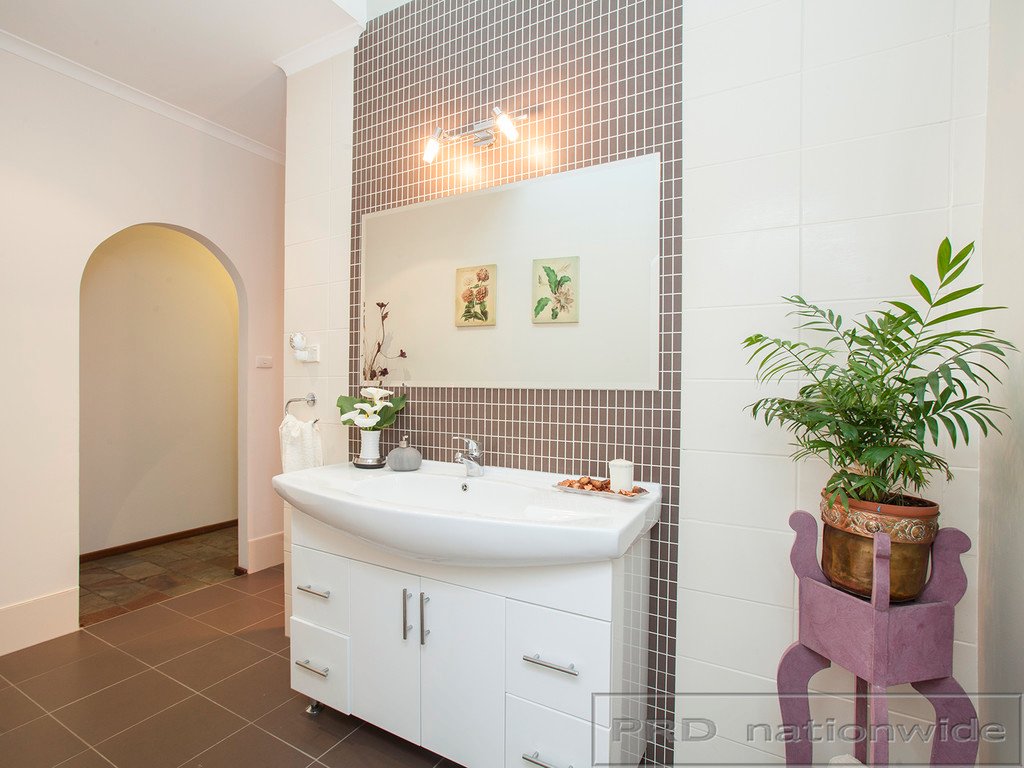 8 Phoenix Close BLACK HILL 12