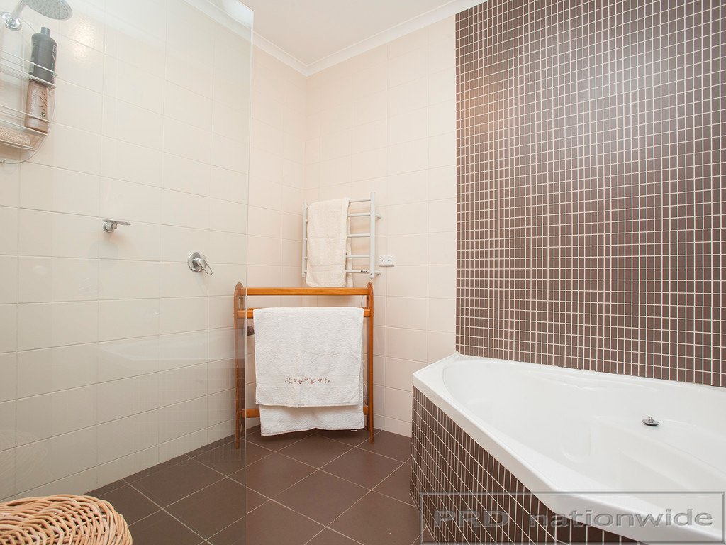 8 Phoenix Close BLACK HILL 13