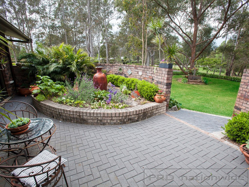 8 Phoenix Close BLACK HILL 15