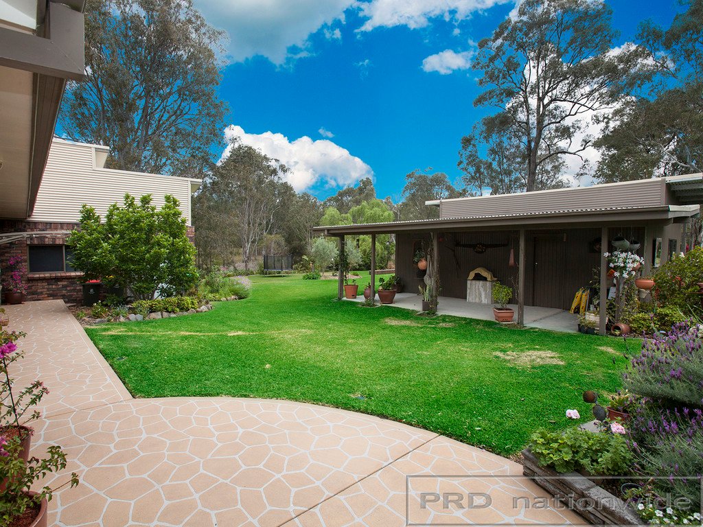 8 Phoenix Close BLACK HILL 18