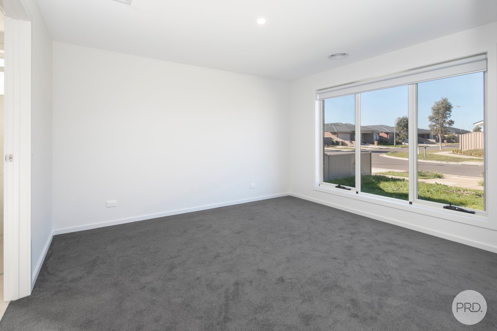 8 Picasso Street WINTER VALLEY 2