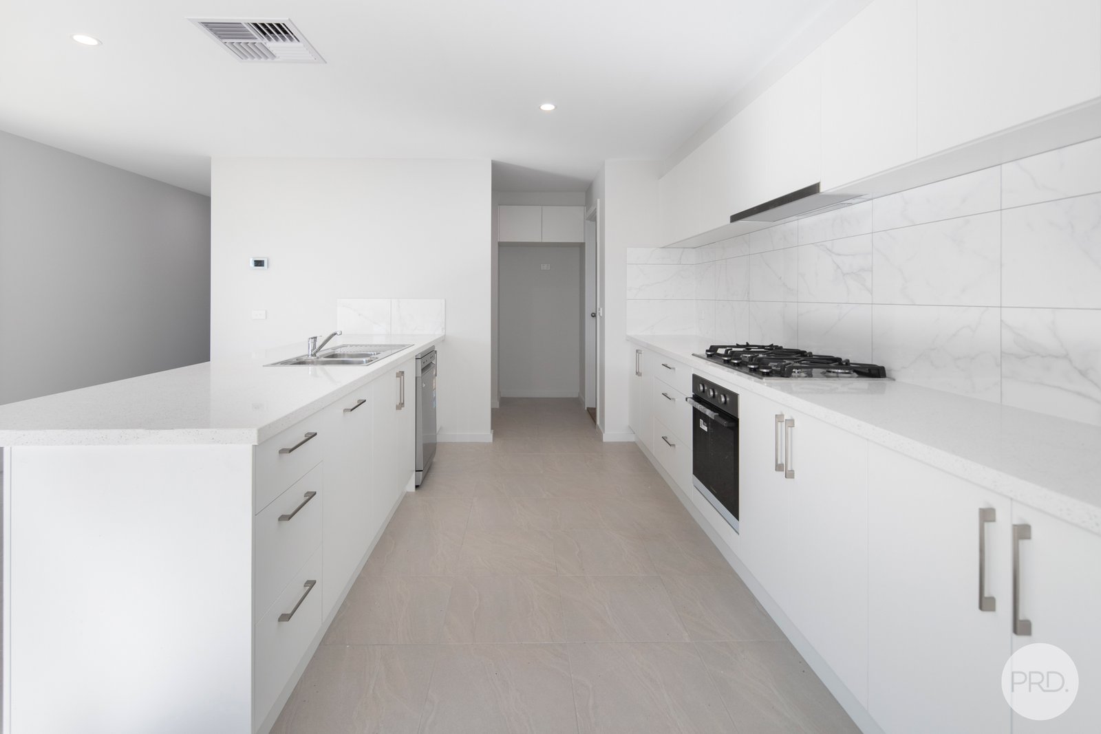 8 Picasso Street WINTER VALLEY 6