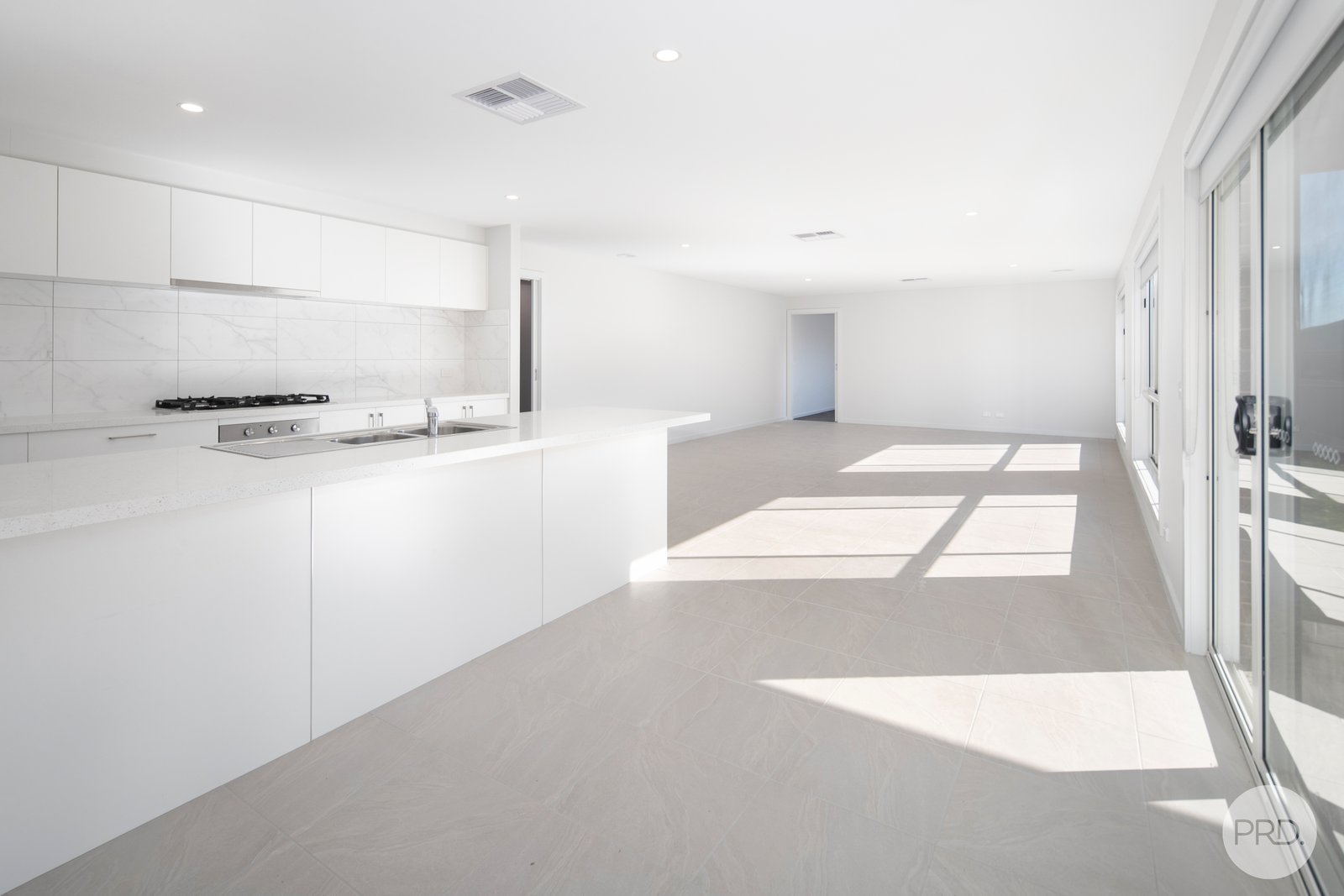 8 Picasso Street WINTER VALLEY 7