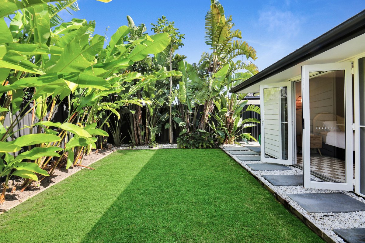 8 Pipit Parade Burleigh Waters 30