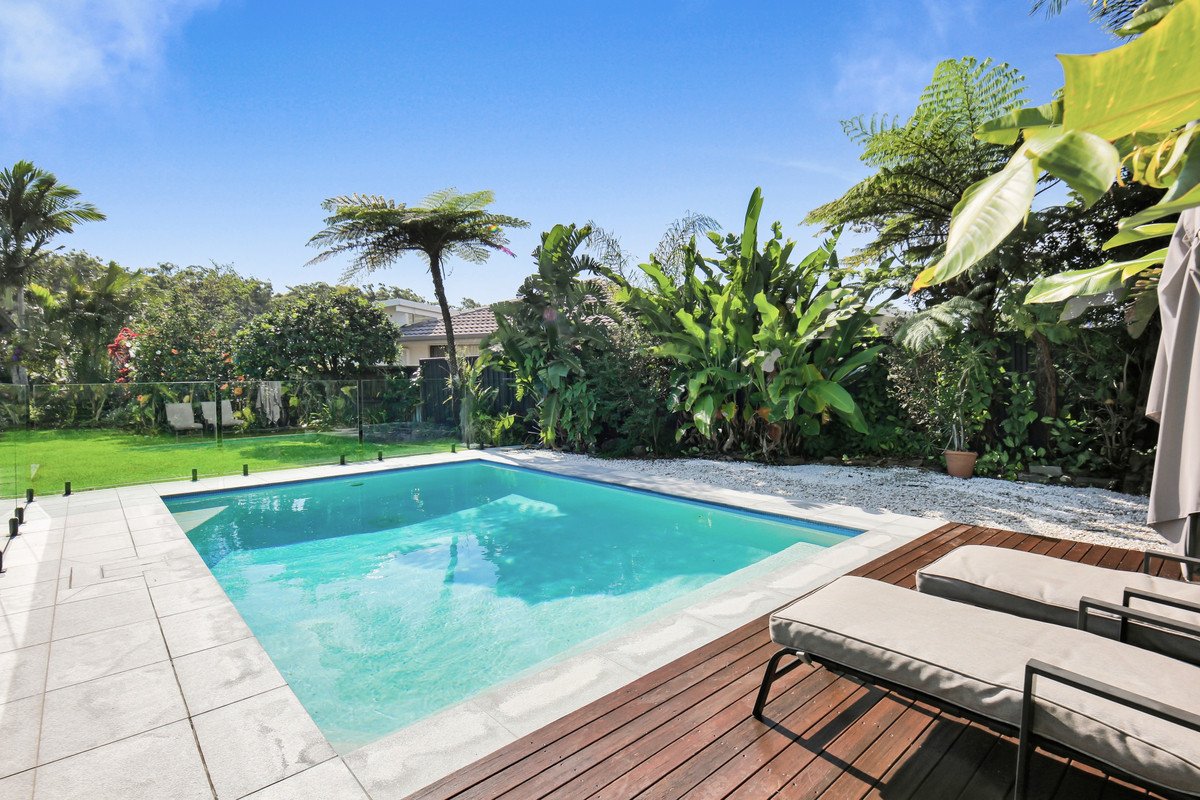 8 Pipit Parade Burleigh Waters 32