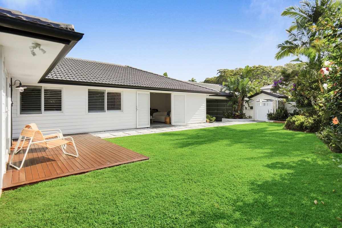 8 Pipit Parade Burleigh Waters 34