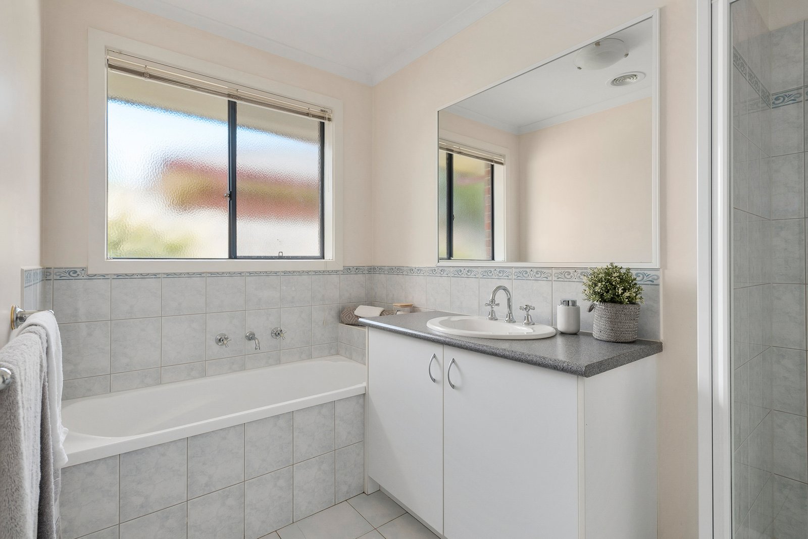 Real Estate and Property in 8 Pleasant View Court, Gisborne, VIC