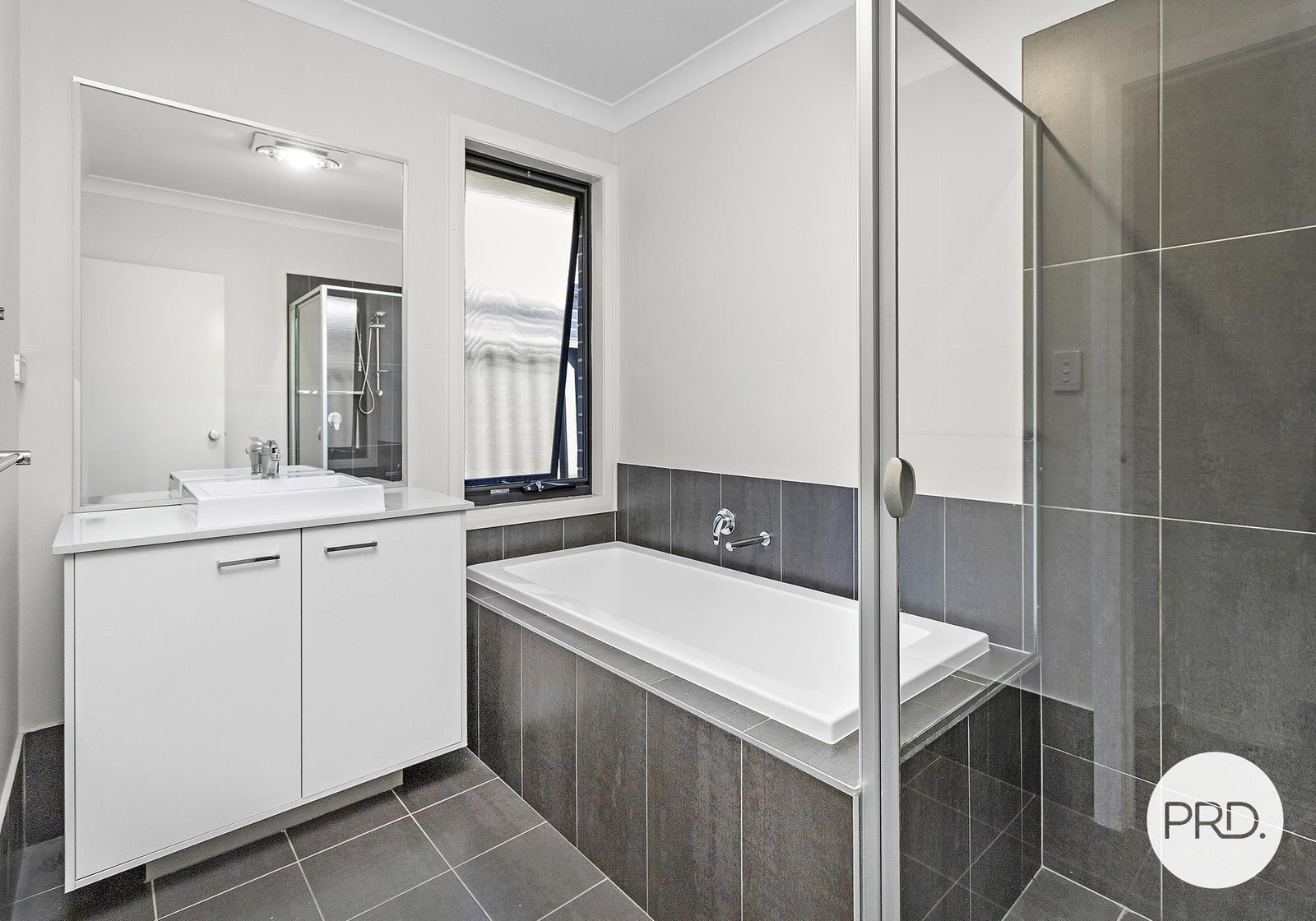 8 Polsson Street HORSLEY 8
